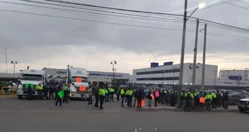 Trabajadores bloquean vialidades principales en Cuautitlán Izcalli