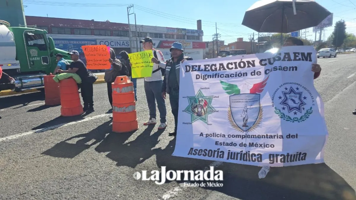 Elementos del CUSAEM bloquean Paseo Tollocan hoy 8 de enero