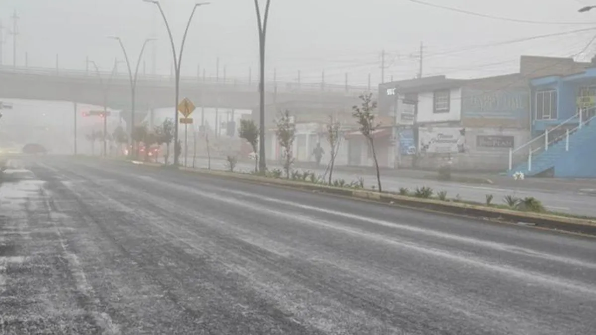 Neblina y pavimento mojado complican la circulación en Las Torres y Comonfort