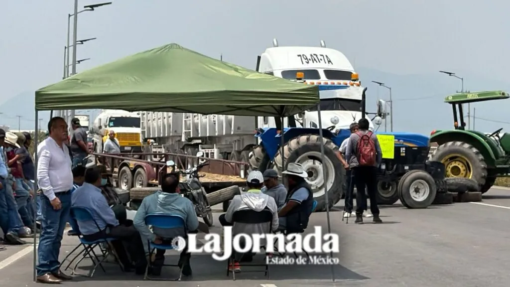 Bloqueo en Tonanitla complica llegada de pasajeros al AIFA