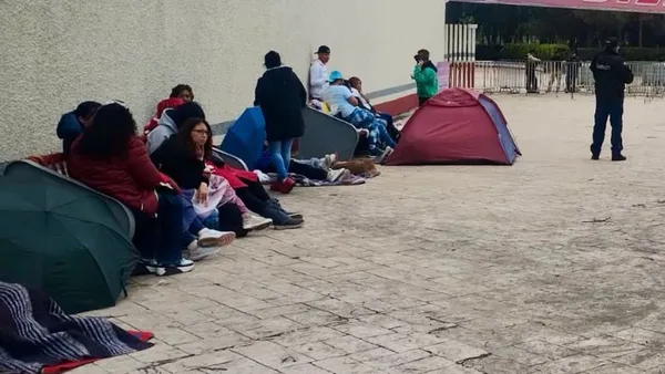 Fans de Gloria Trevi acampan en Tecámac para concierto gratuito