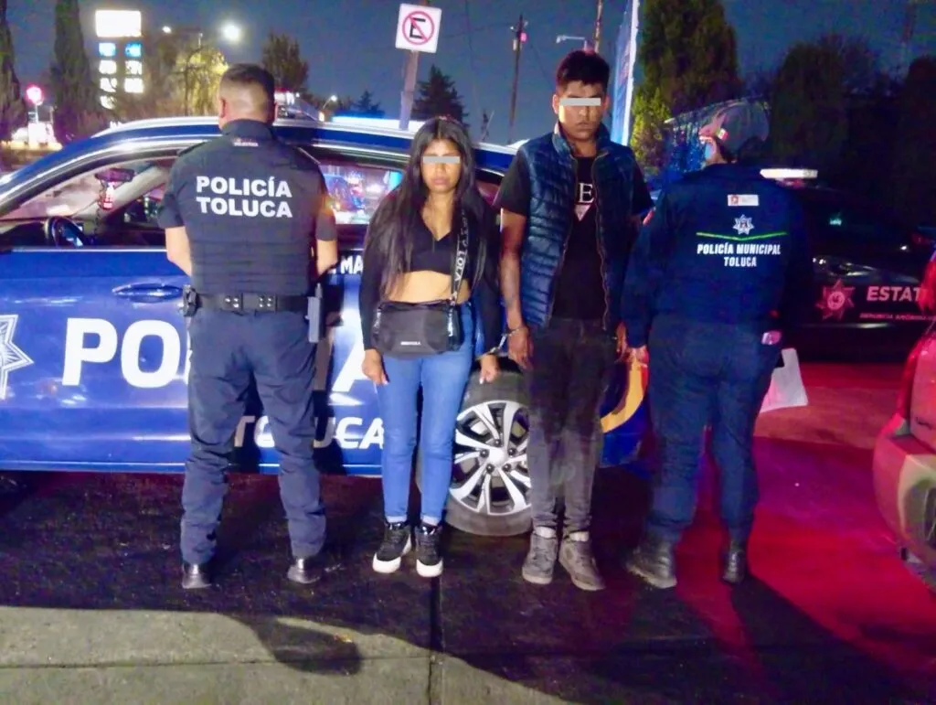 Detienen a presunto extorsionador y a dos jóvenes por robo en Toluca