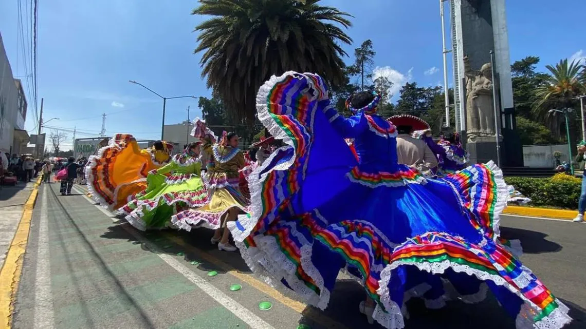 Danza, colores y tradición en calles de Toluca y Texcoco