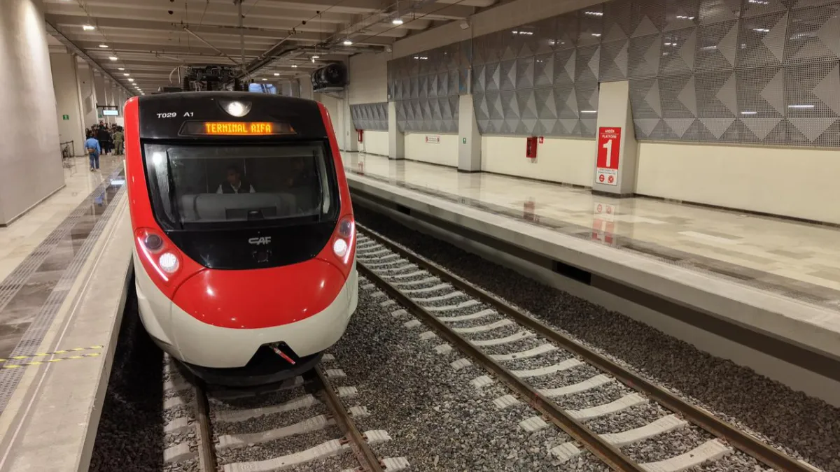 Tren Suburbano registra avance lento entre Tultitlán a Cuautitlán por presunto vandalismo en las vías.