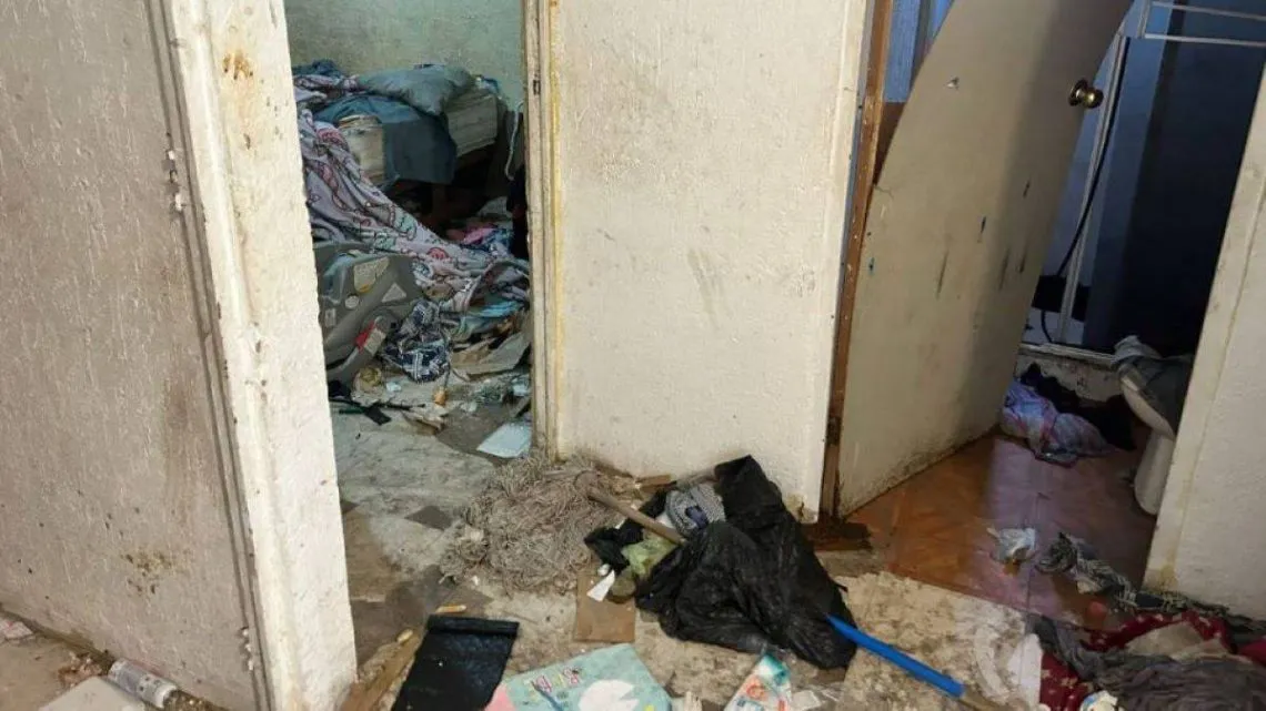 FOTOS: Rescatan a bebé y dos niños que vivían en condiciones extremas de suciedad