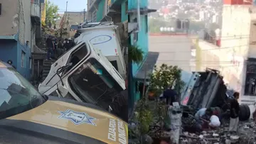 Camión se queda sin frenos en San Mateo Nopala, Naucalpan