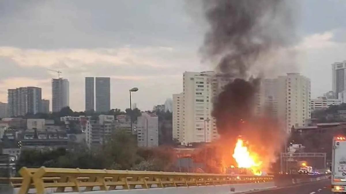 Se incendia tráiler en la Chamapa-Lechería este 11 de abril [VIDEO]