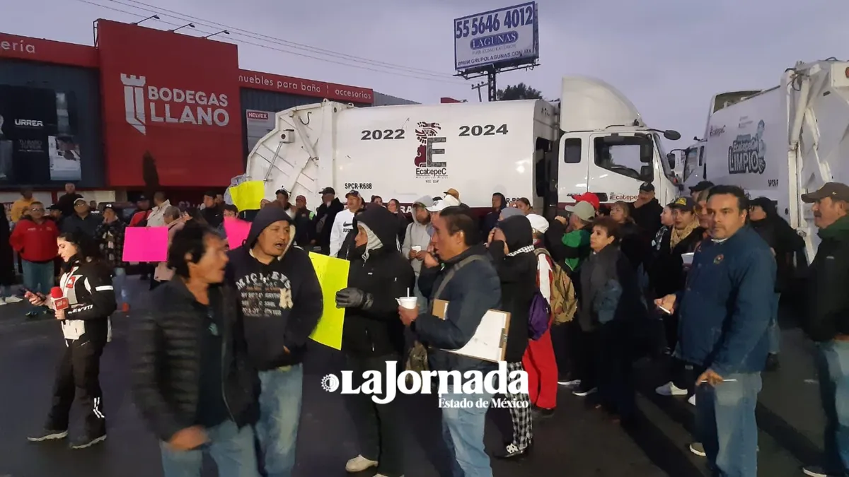 Trabajadores bloquean Ecatepec para que les paguen