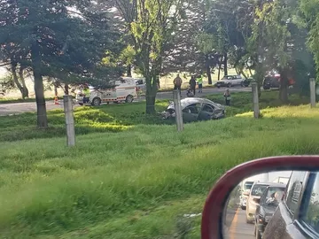 Auto sale del camino en la Toluca-Atlacomulco [VIDEO]