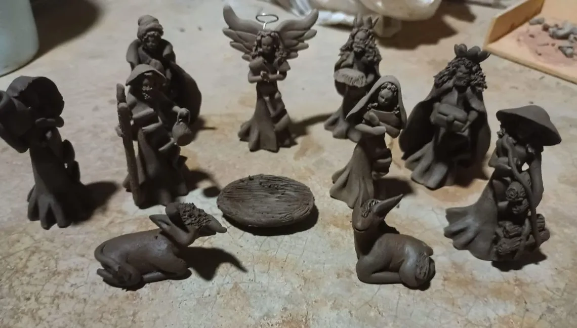 Nacimientos de barro, una artesanía local de temporada