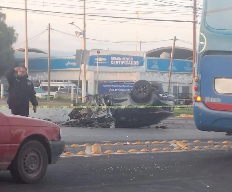 Mueren dos militares tras volcadura en Tecámac