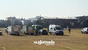 Rescatan cuerpos de víctimas tras desplome de aeronave en Toluca