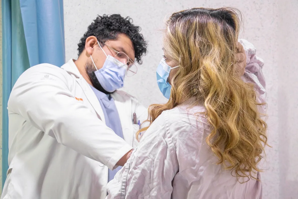 Vence paciente primera etapa contra cáncer de mama en el Centro Oncológico ISSEMYM