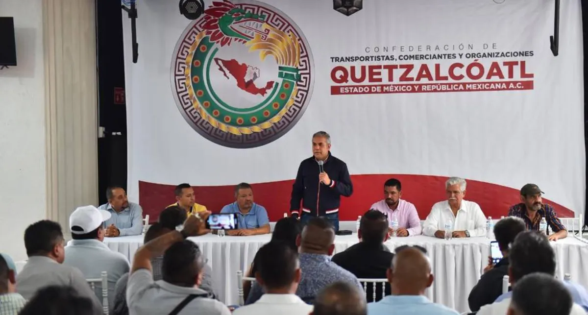 Fernando Vilchis toma protesta a Confederación Nacional de Transportistas y Comerciantes “Quetzalcóatl”