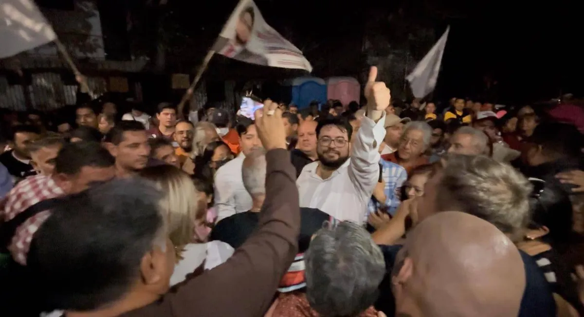 Entrega IEEM constancia de mayoría a Isaac Montoya