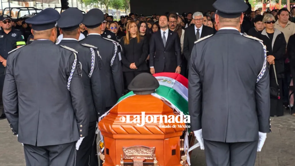 Rinden homenaje luctuoso a policía caído en robo de San Mateo Atenco