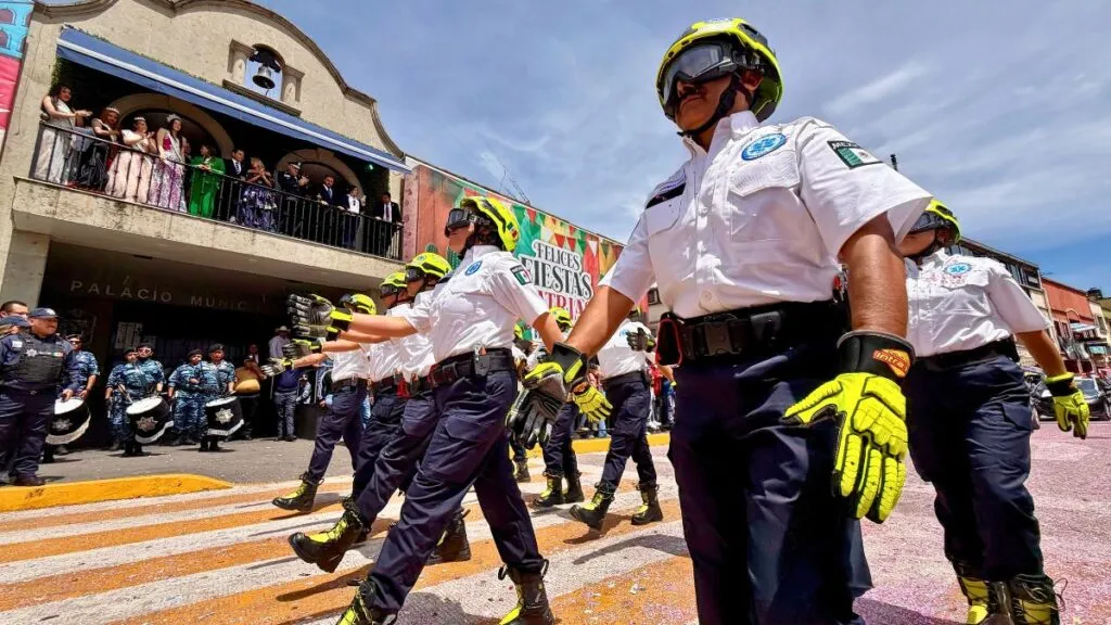 Presiden Romina Contreras y Enrique Vargas tradicional desfile cívico por el 216 aniversario del inicio de la Independencia de México