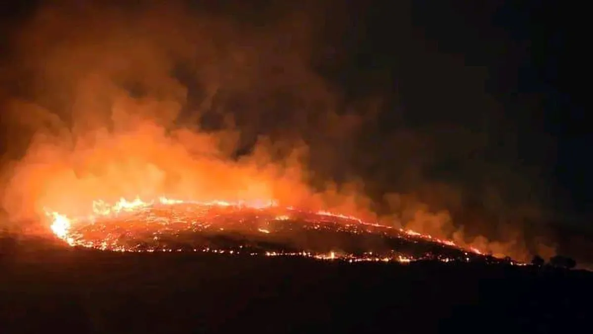 Incendio avanza en la Sierra de Guadalupe en los límites de Ecatepec