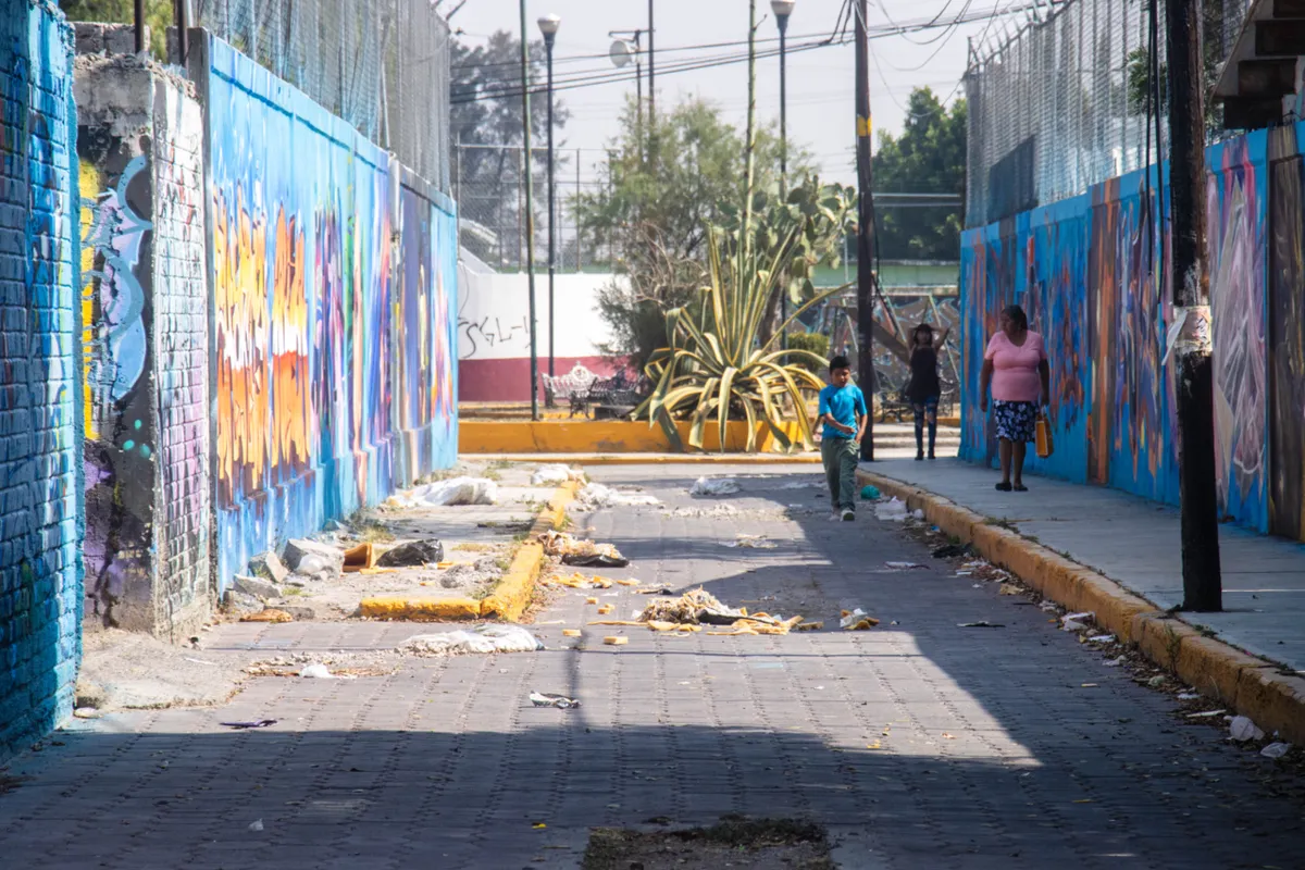 ¡Cuidado! Tirar basura en la vía pública ya es sancionado con arresto o multas en Edomex
