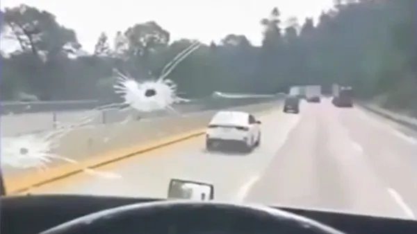 Conductor de tráiler es embestido y escapa de asaltantes en la México-Puebla [VIDEO]