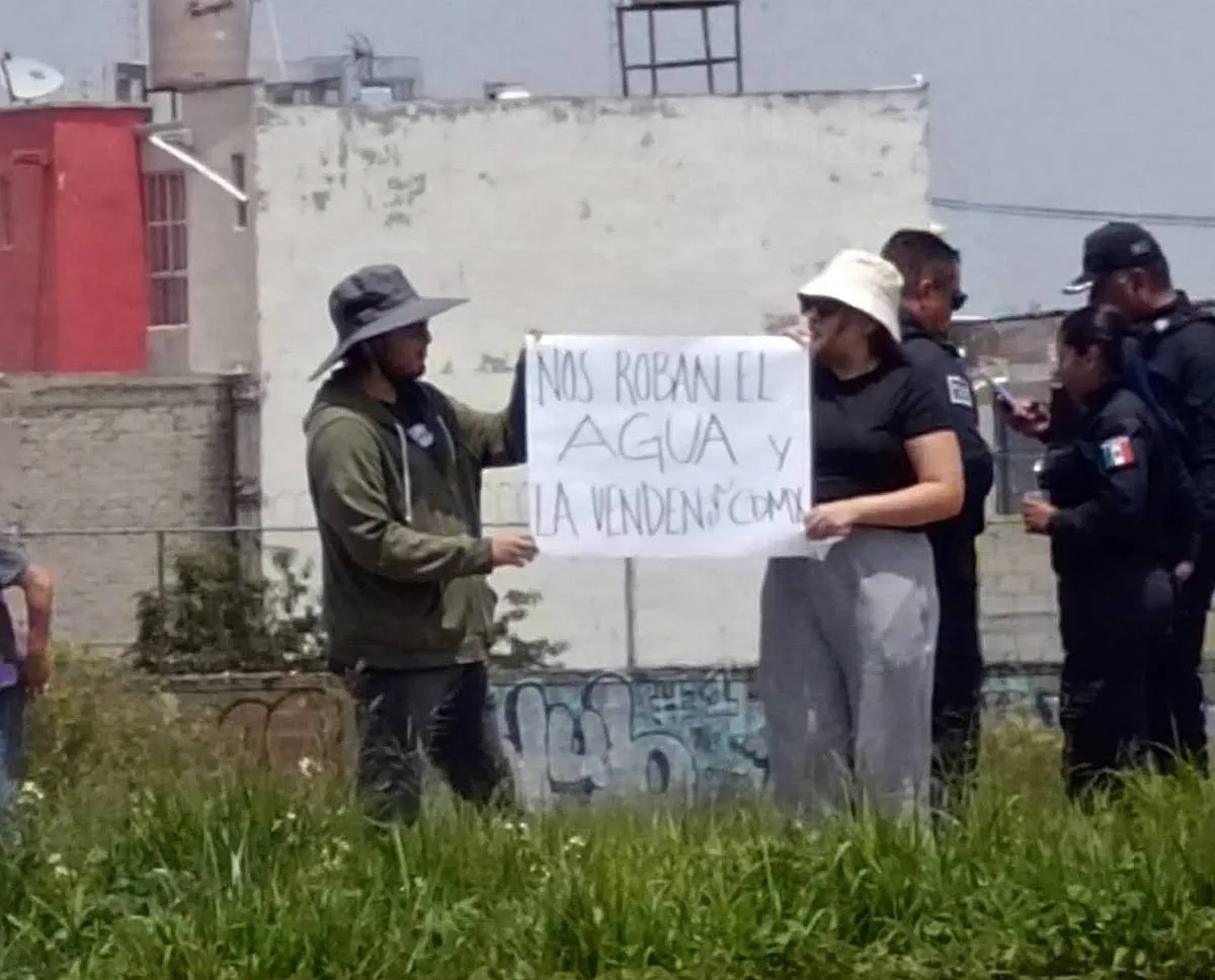 Vecinos de Chicoloapan sin agua desde hace más de un mes