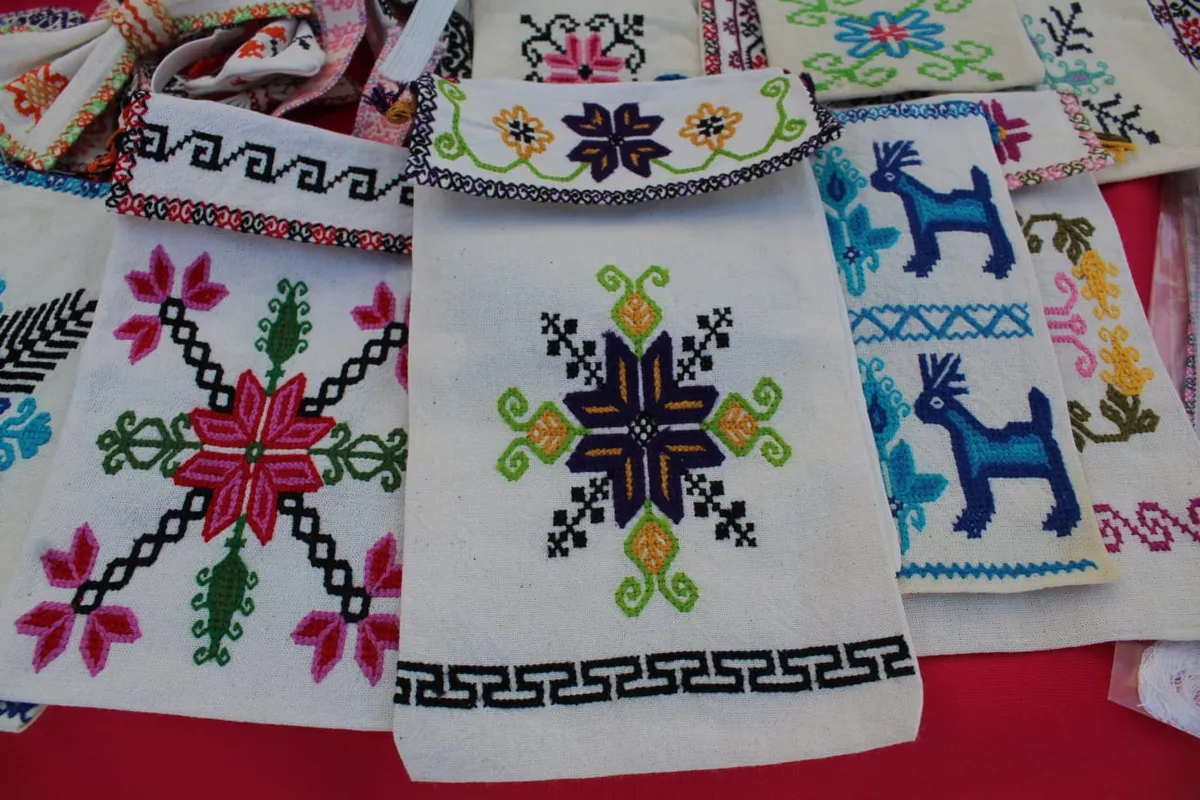 Textiles Mazahuas dan identidad al Edomex