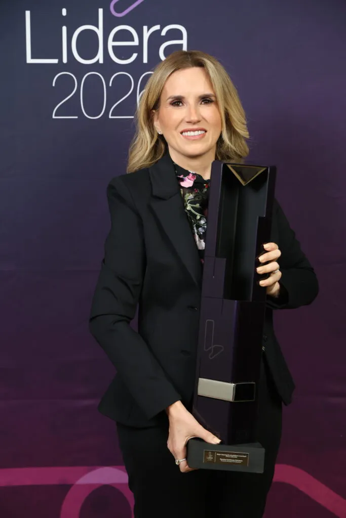 Recibe Romina Contreras premio por el mejor desempeño de un gobierno municipal en México