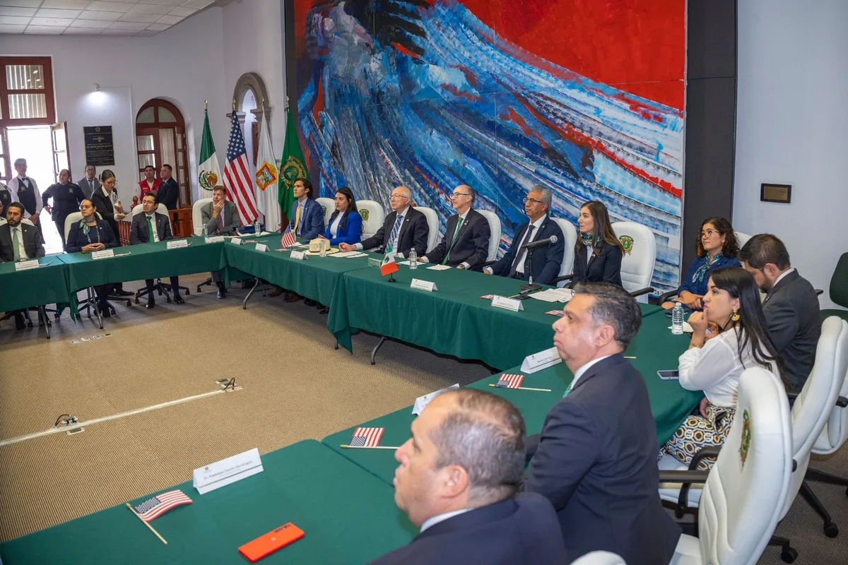 UAEMEX : embajador de EEUU realizó visita y estrechó lazos educativos