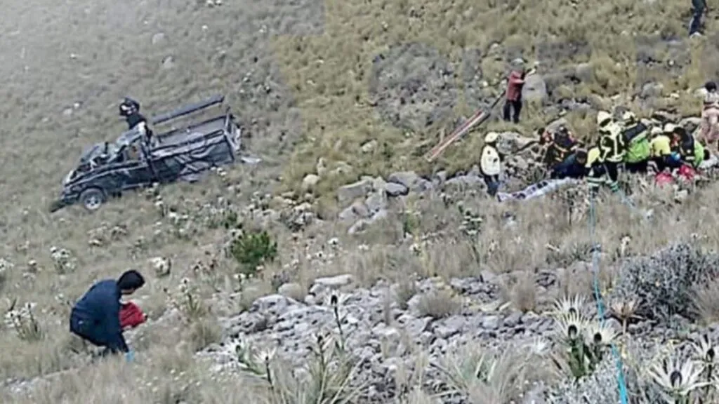 Volcadura en el Nevado de Toluca deja 13 lesionados