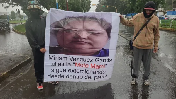 “Moto Mami” y “El Toro” acusados de extorsionar desde el penal de Texcoco