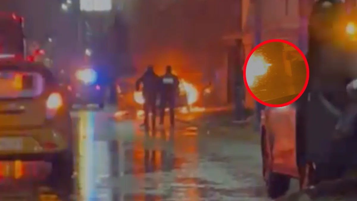 Se incendia vehículo en Paseo Tollocan; hay fuerte carga vehicular