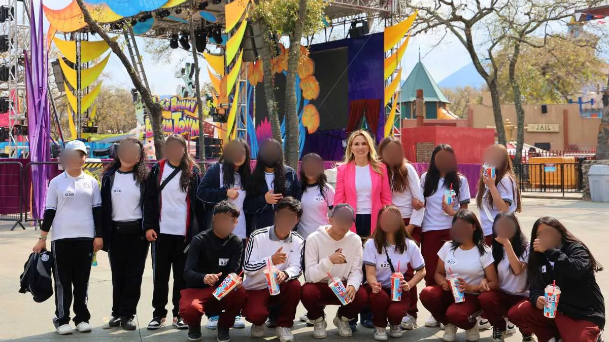 Más de 200 mil estudiantes de Huixquilucan disfrutan de paseos recreativos a parques de diversiones