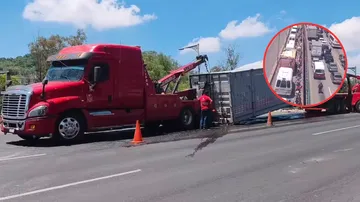 Volcadura de tráiler provoca caos de 12 horas en la autopista México-Pachuca