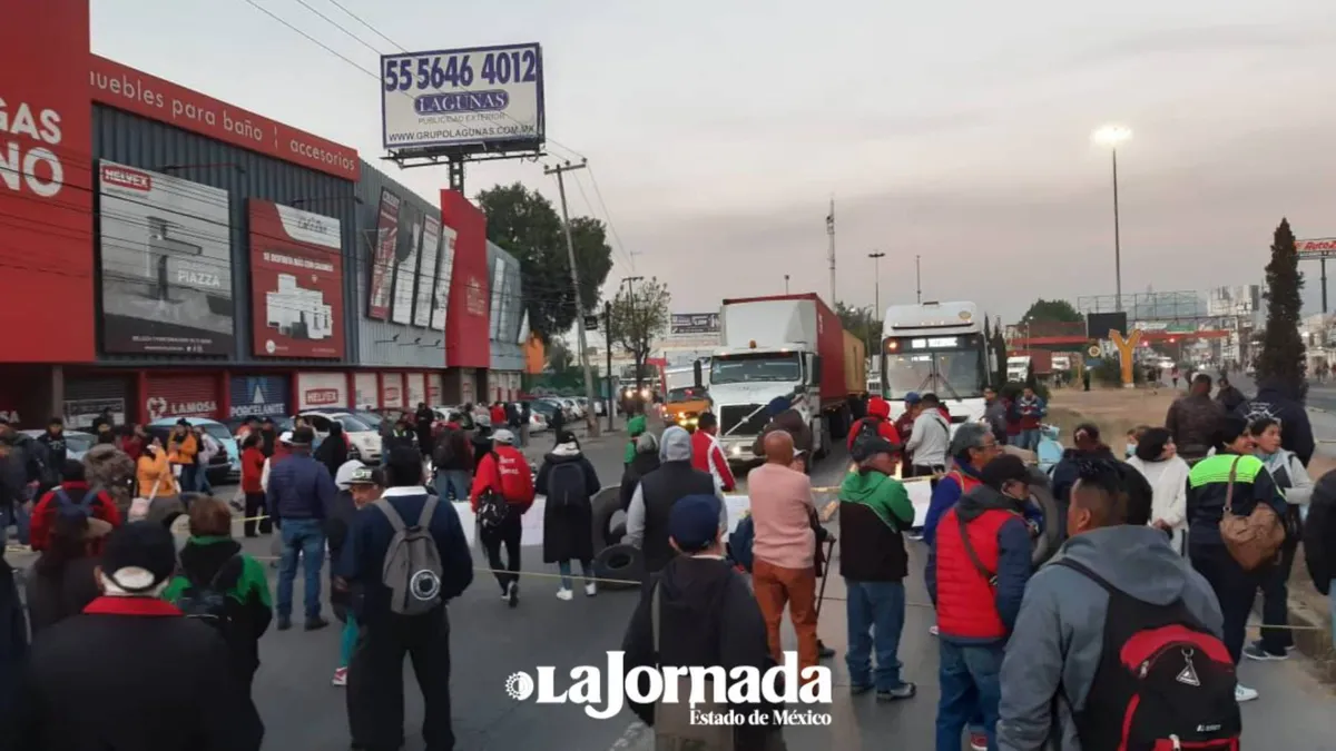 Inician bloqueos en Ecatepec, trabajadores exigen su pago