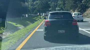 Alerta Vial: Reportan motociclista accidentado  en la México-Toluca
