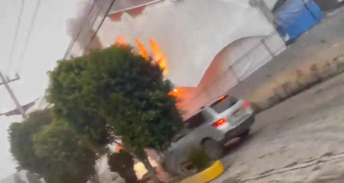 Incendio en Bazar Navideño de Teoloyucan