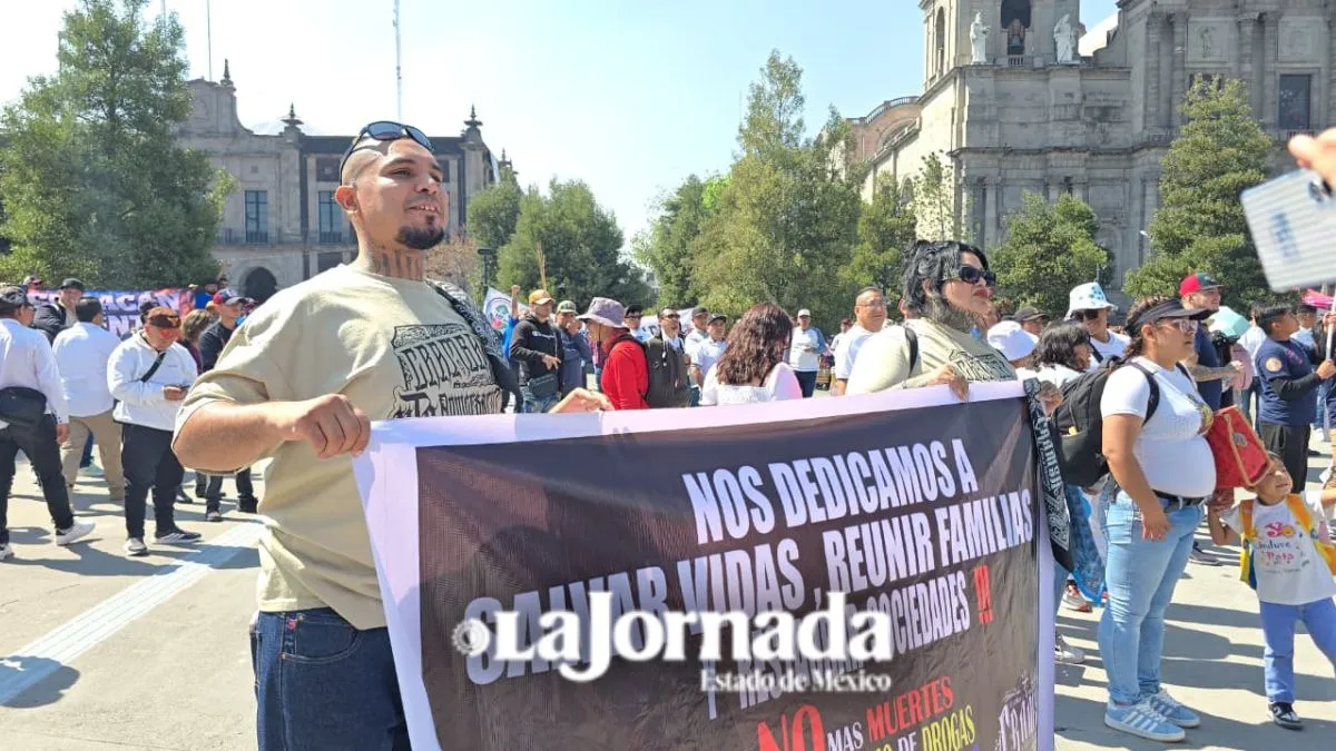 Integrantes de Centros de Adicciones realizan marcha pacífica en Edomex