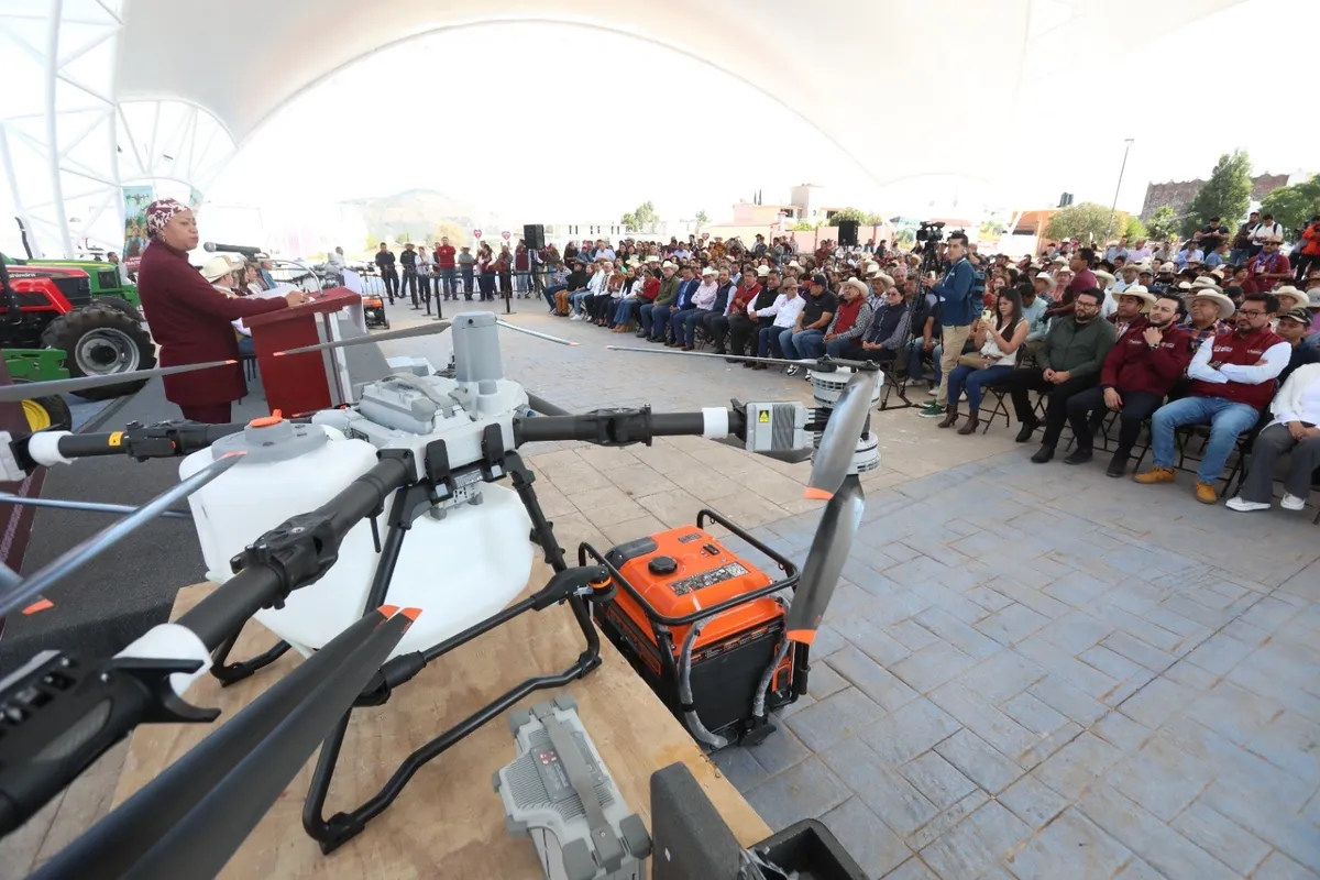 Edomex invierte más de 12 mdp en drones y tractores para modernizar el campo