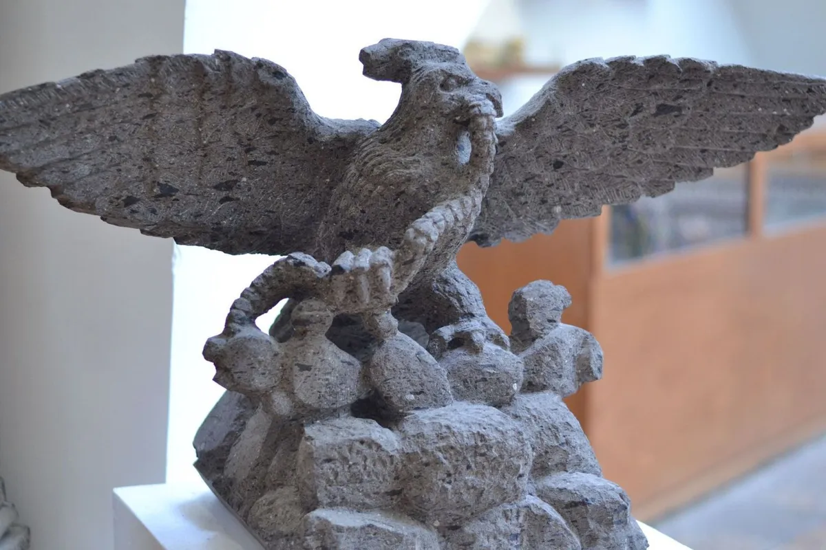Artesanos mexiquenses transforman molcajetes en esculturas artísticas