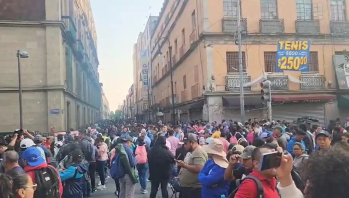 [VIDEO] Maestros de la CNTE impiden acceso a reporteros a la mañanera