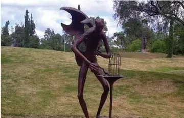Restaura Cuautitlán Izcalli escultura de Yazbek abandonada durante gestión del PAN