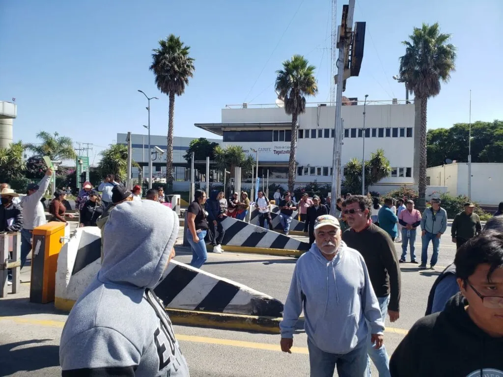 Vecinos de Cuautitlán Izcalli toman la caseta de Tepotzotlán, exigen agua, seguridad y vialidades dignas