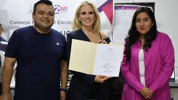 Recibe Romina Conteras constancia de mayoría