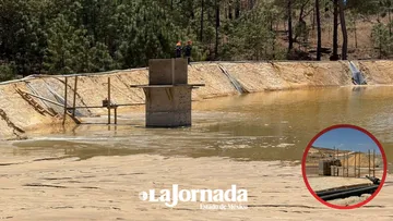 Toman muestras para identificar origen de contaminación del Río Acatitlán