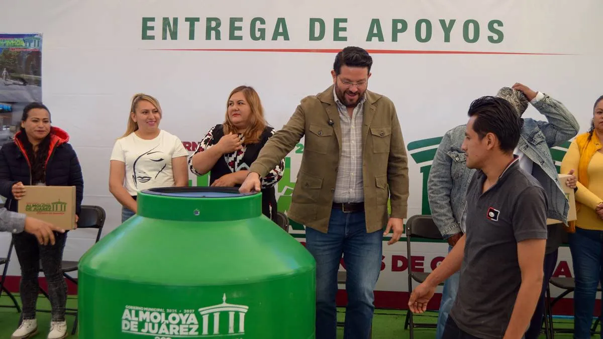 Entregan 200 tinacos para mitigar desabasto de agua en Almoloya de Juárez