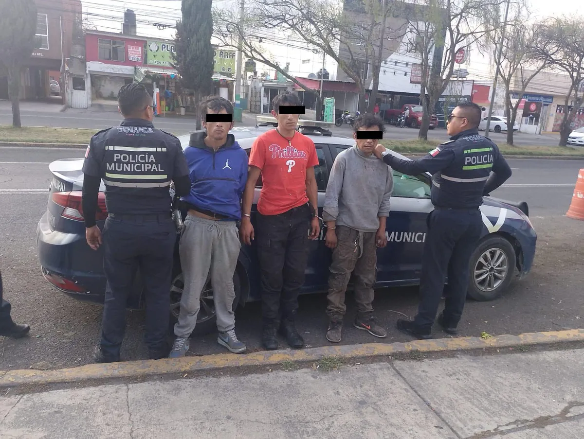 Las personas detenidas fueron trasladadas a la Fiscalía General de Justicia del Estado de México.
