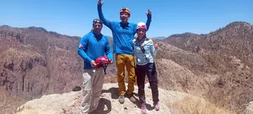 Escaladores toluqueños conquistan la pared natural más alta de México