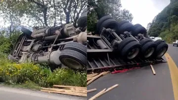 Tráiler vuelca en la Naucalpan-Toluca y genera tráfico