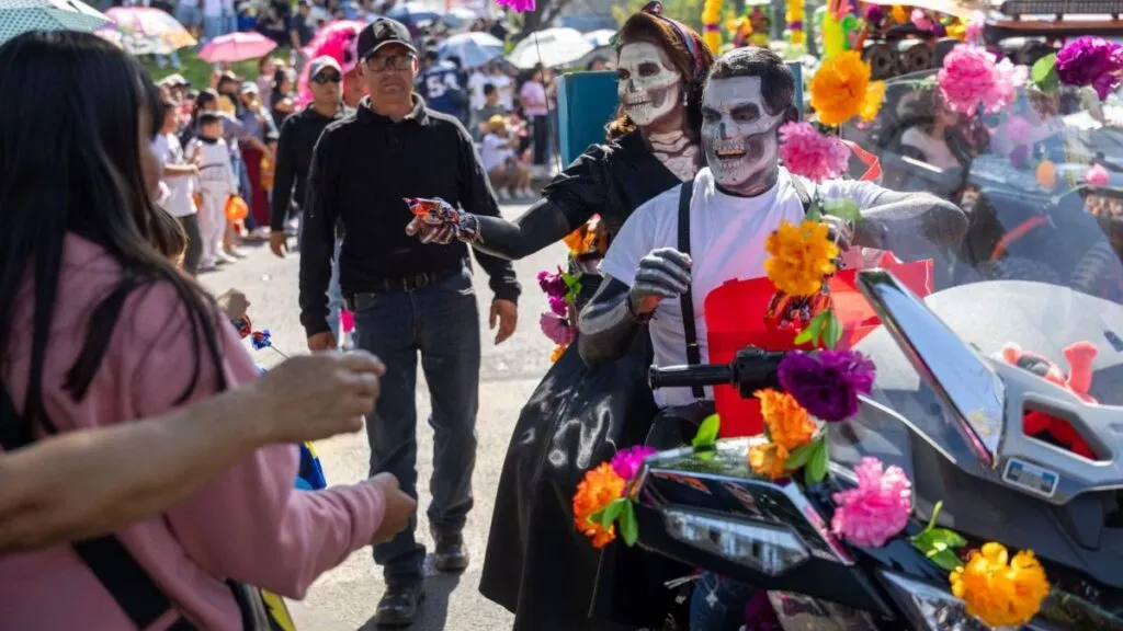 Desfile de Catrinas llenó de color las calles de Coacalco