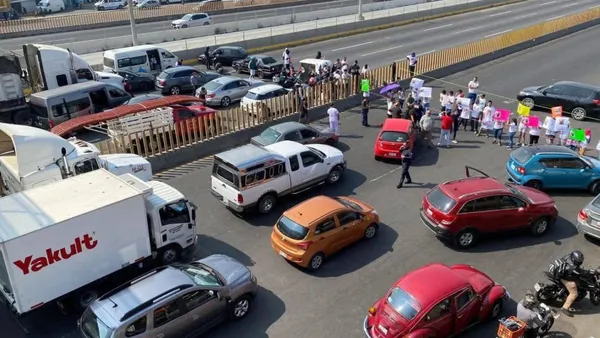 Bloquean la México-Puebla por desaparición de menor